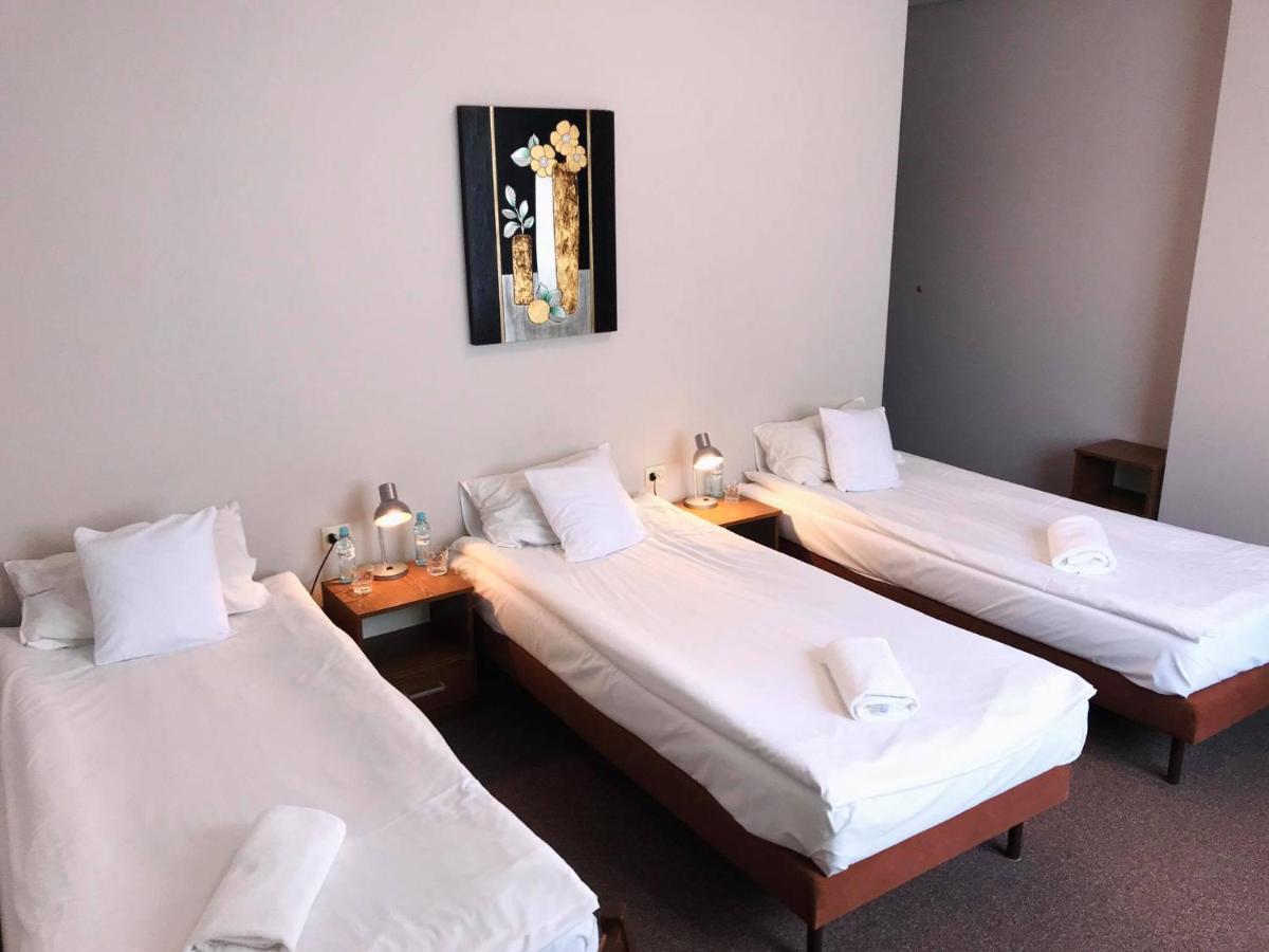 Astral Aparthotel Raszyn Exteriör bild