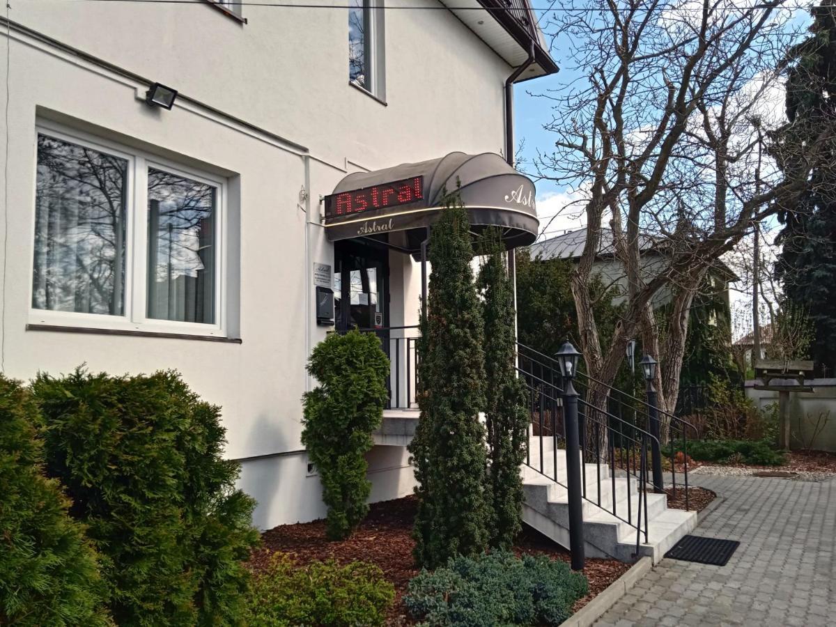 Astral Aparthotel Raszyn Exteriör bild