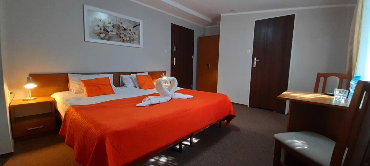 Astral Aparthotel Raszyn Exteriör bild