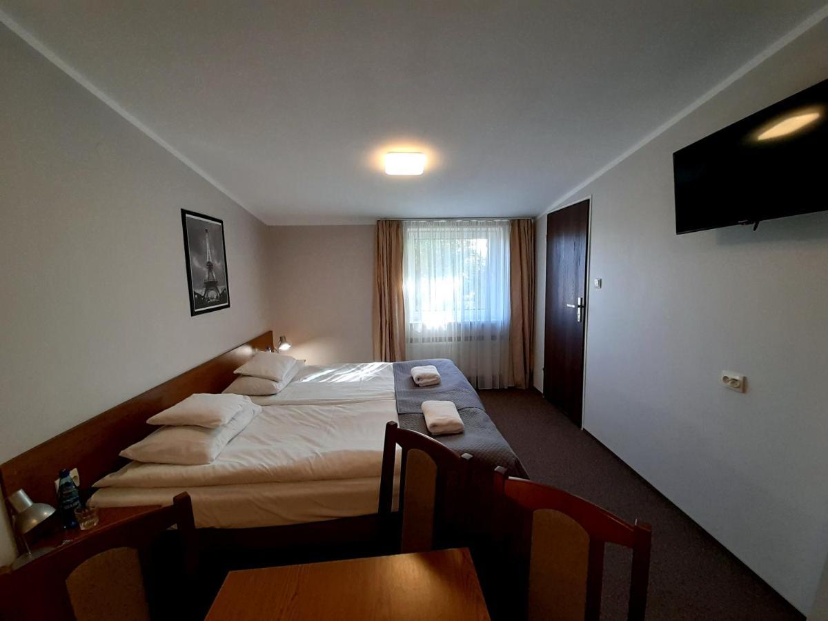Astral Aparthotel Raszyn Exteriör bild