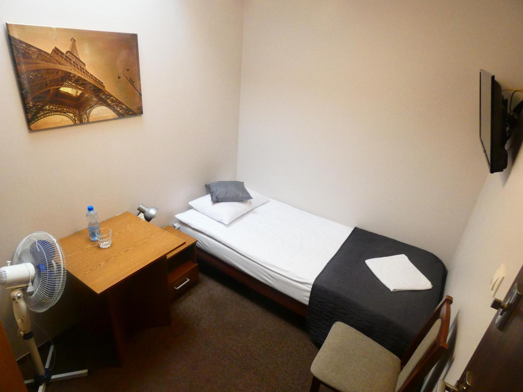 Astral Aparthotel Raszyn Exteriör bild