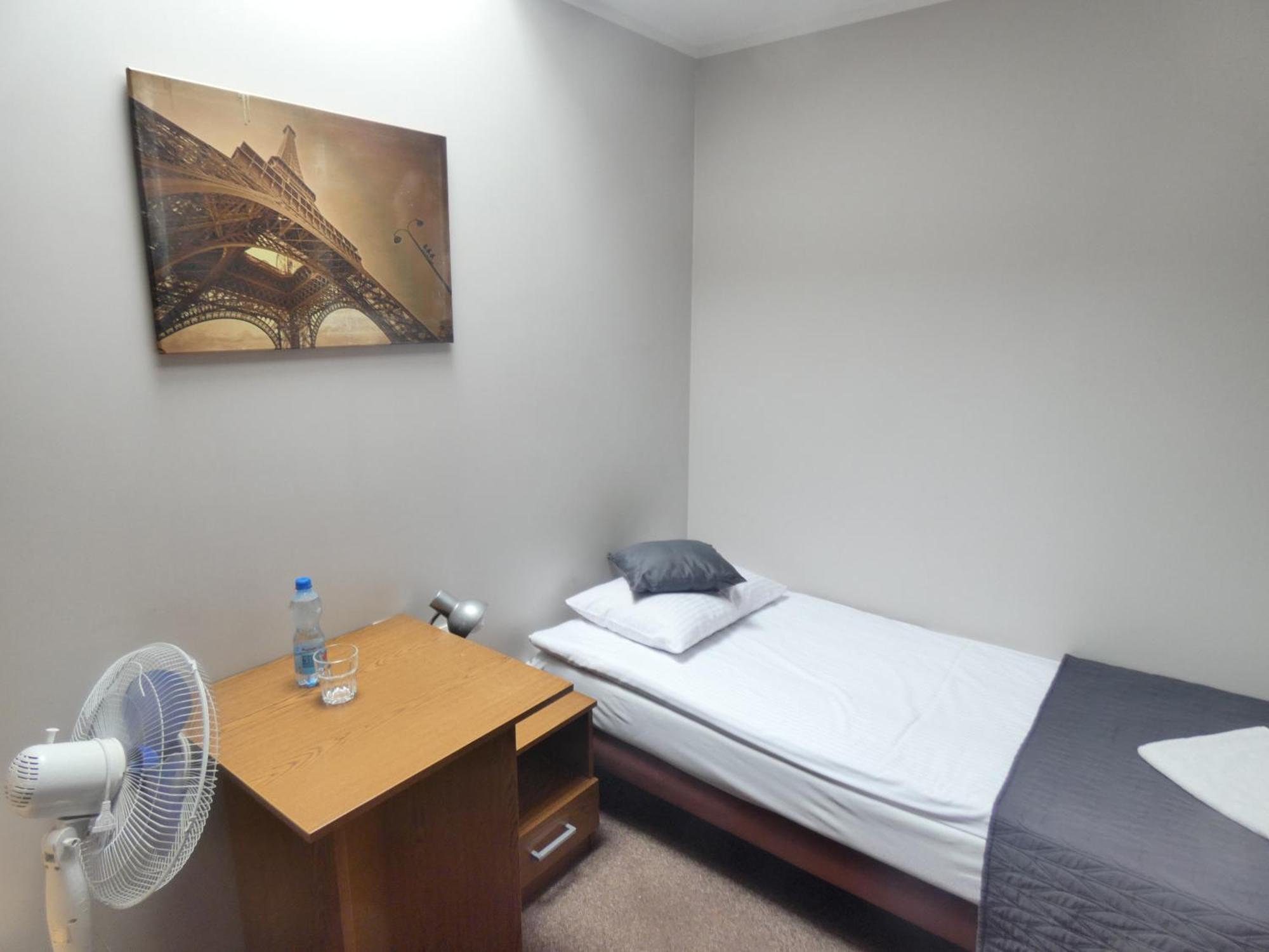 Astral Aparthotel Raszyn Exteriör bild