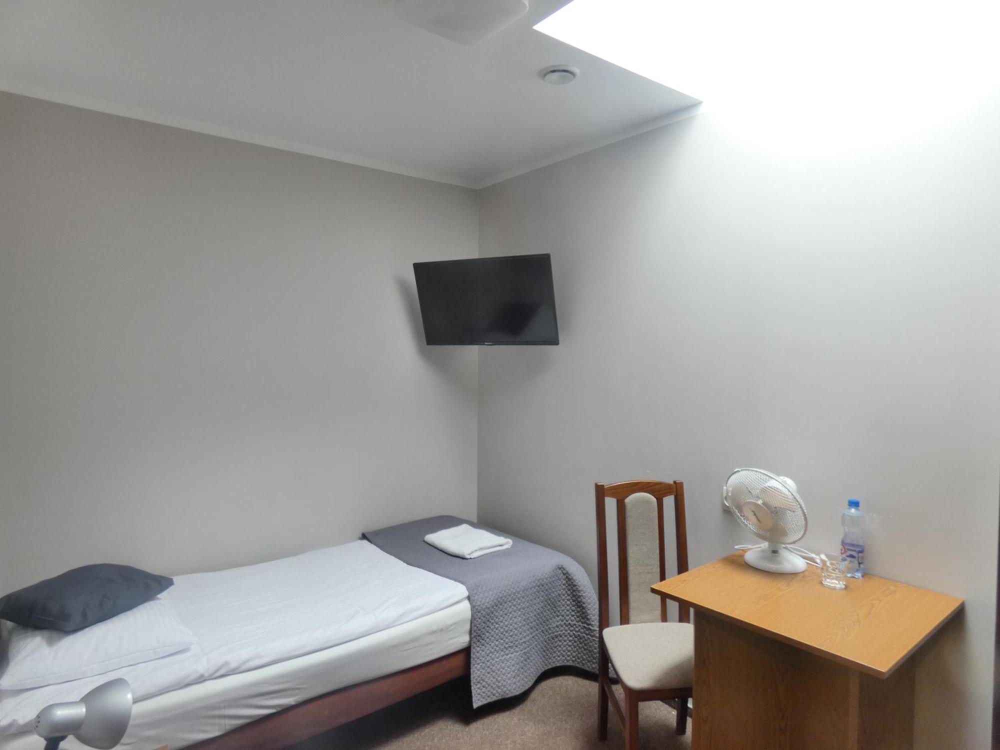Astral Aparthotel Raszyn Exteriör bild